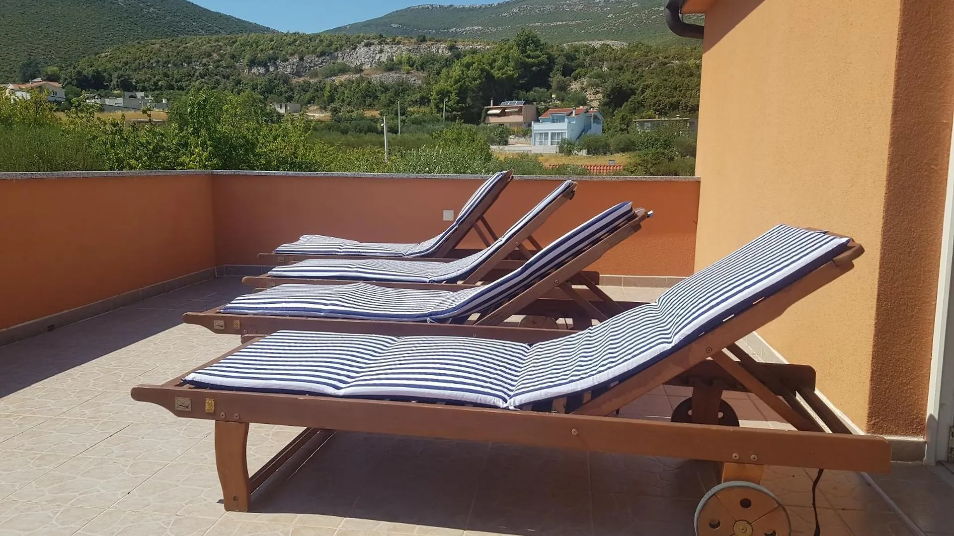 Villa Barba Vinko Kastela 0*,